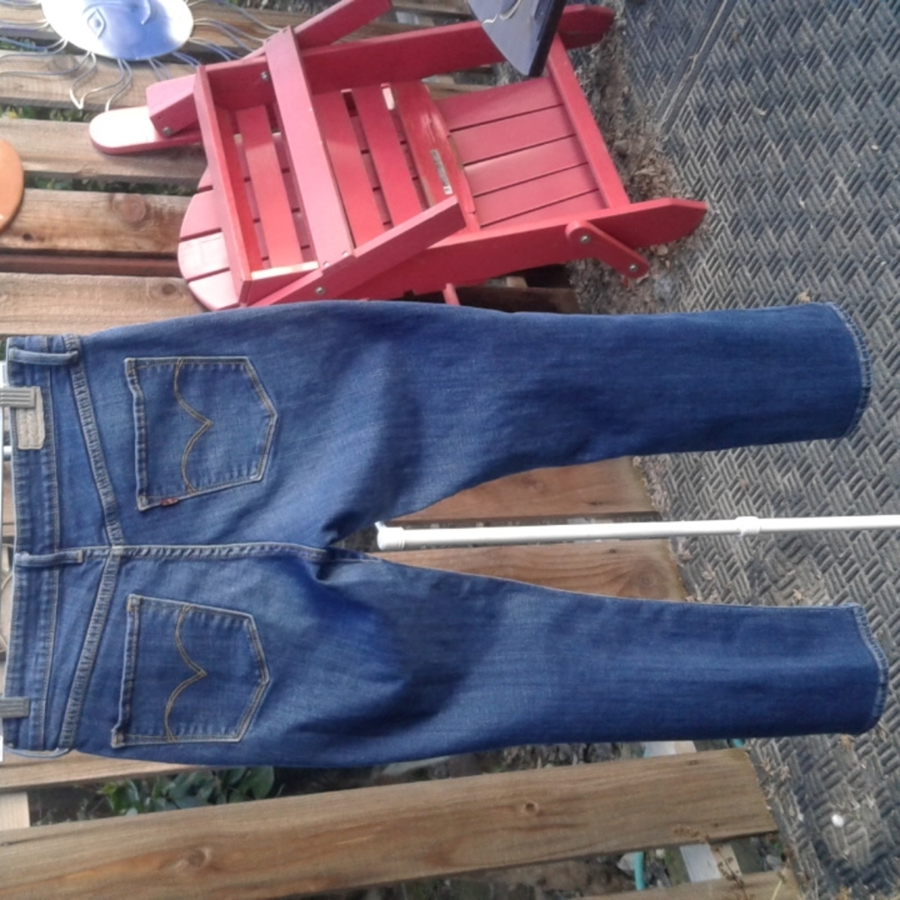 Women's Levi's size 8-29 blue women's blue Levi straight leg good condition blue